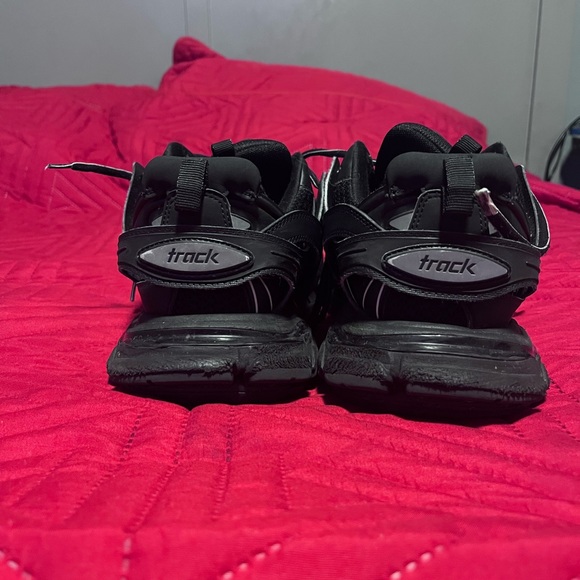 Balenciagas lil bit worn but you can clean them no box and hit me up for offers - Picture 4 of 5